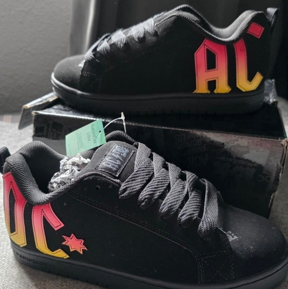 DC Shoes AC/DC Skateboarding Shoes- Size 10 - Picture 4 of 8